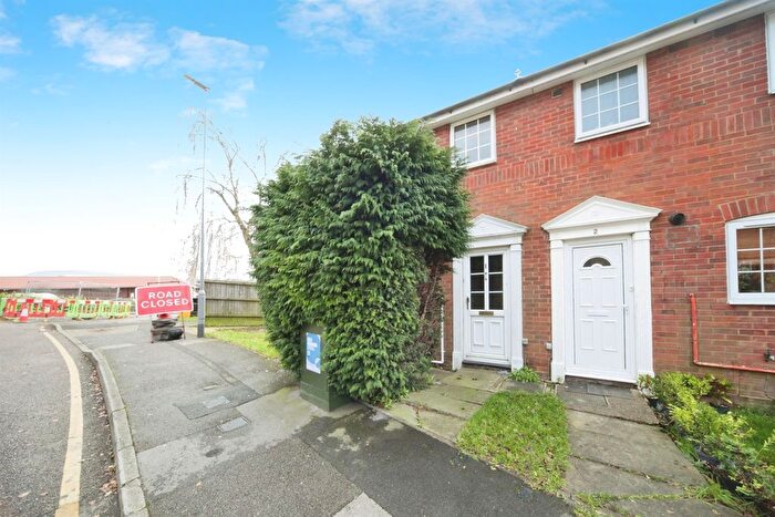 2 Bedroom Semi-Detached House For Sale In Felton Close, Luton, LU2