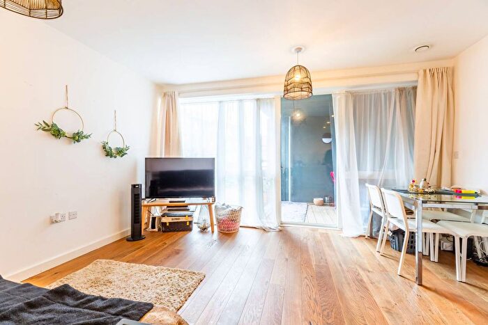 1 Bedroom Flat For Sale In Charles Street, Archway, London, N19