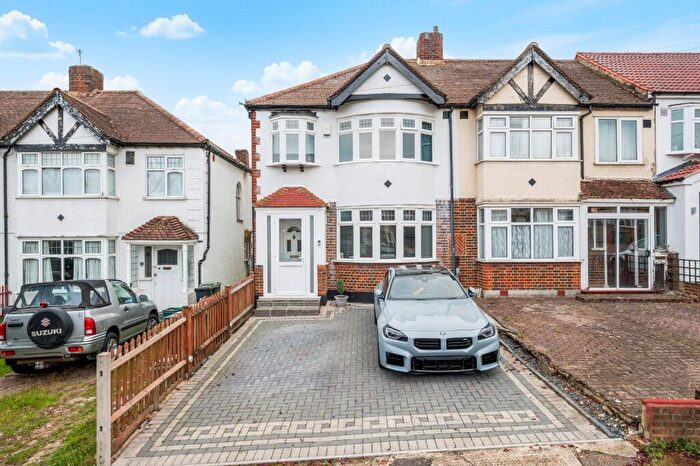 3 Bedroom End Of Terrace House For Sale In Elmstead Gardens, Worcester Park, KT4