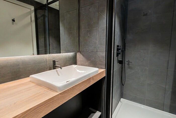 2 Bedroom Apartment To Rent In Ancoats Gardens, Bendix Street, Manchester, Greater Manchester, M4