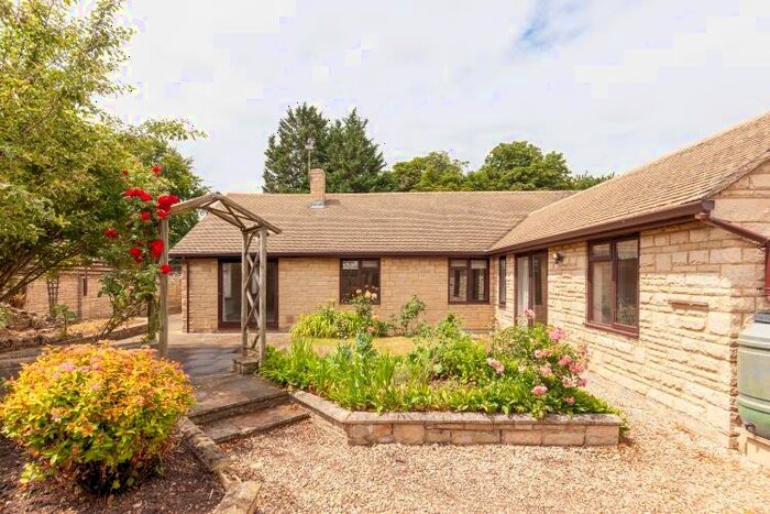 4 Bedroom Detached Bungalow To Rent In Weald Street Weald, OX18