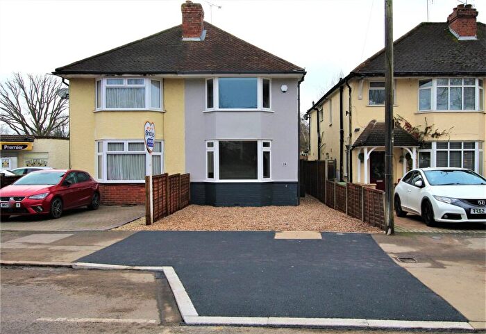 3 Bedroom Semi Detached House For Sale In Boxalls Lane, Aldershot, Hampshire, GU11