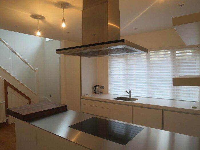 2 Bedroom Flat To Rent In Jack Straws Lane, OX3