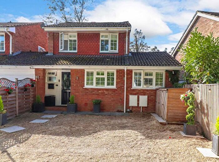 3 Bedroom Link Detached House For Sale In Millside, Bourne End, SL8