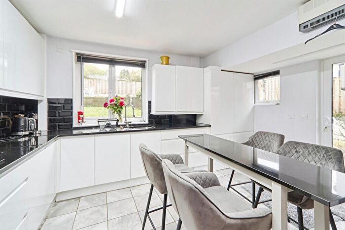 3 Bedroom Semi-Detached House For Sale In Scotland Wood Road, Leeds, LS17