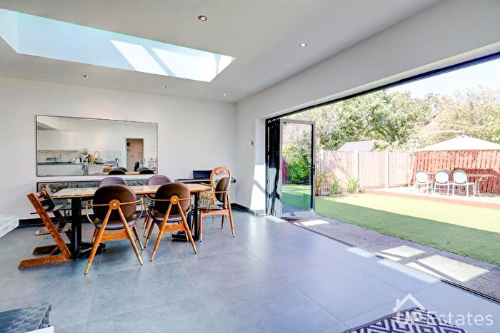 4 Bedroom Detached House For Sale In Pheasant Oak, Coventry, CV4