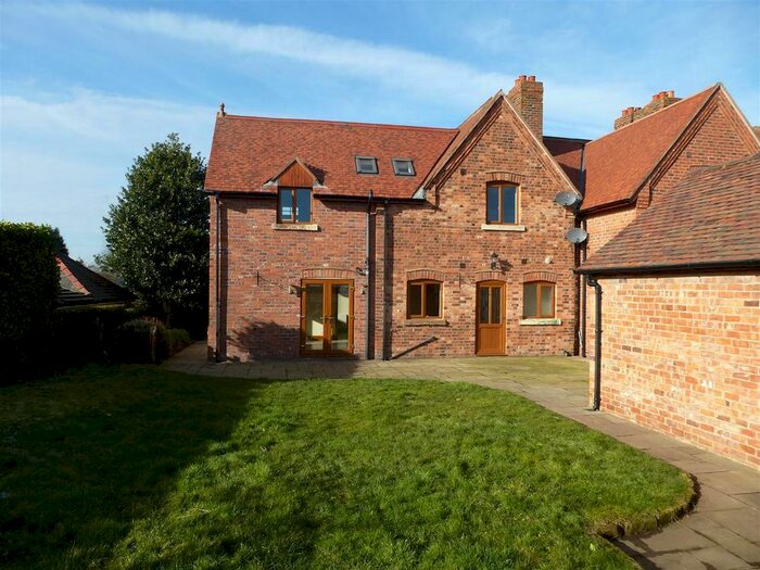 3 Bedroom Semi-Detached House To Rent In Chester Road, Sutton Weaver, Runcorn, WA7