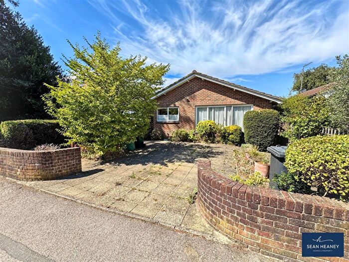 2 Bedroom Detached Bungalow For Sale In Somerset Road, New Barnet, Barnet, EN5