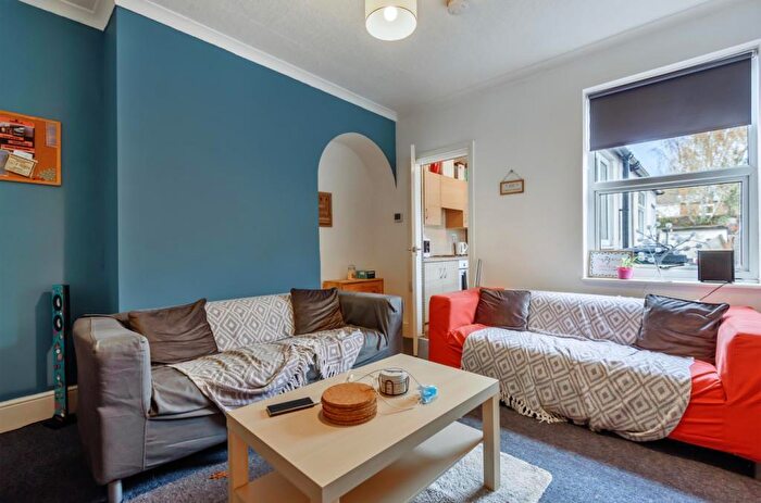 3 Bedroom Terraced House To Rent In Good Lane - Student House - /, LN1