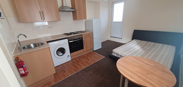 Studio To Rent In West Luton Place, Roath, Cardiff, CF24