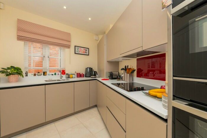 1 Bedroom Retirement Property For Sale In Rosefield Cottage, Lillington Avenue, Leamington Spa, Warwickshire, CV32