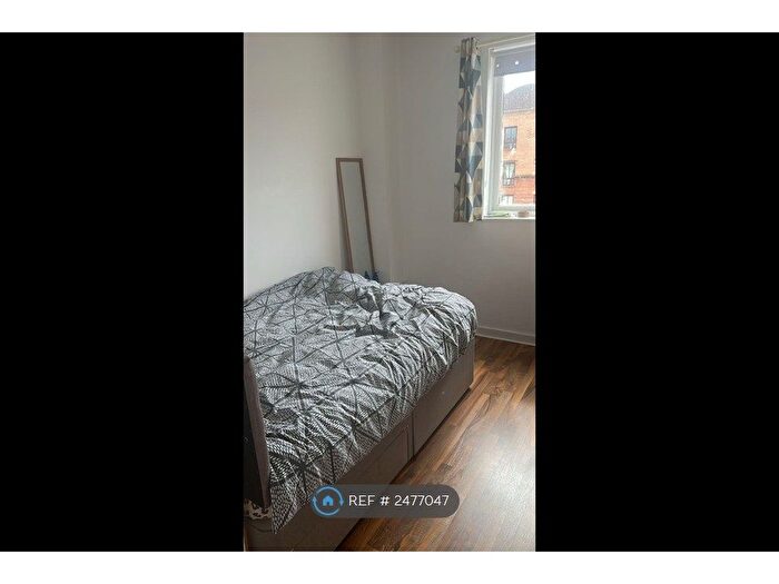 3 Bedroom Flat To Rent In Errol Gardens New Gorbals, Glasgow, G5