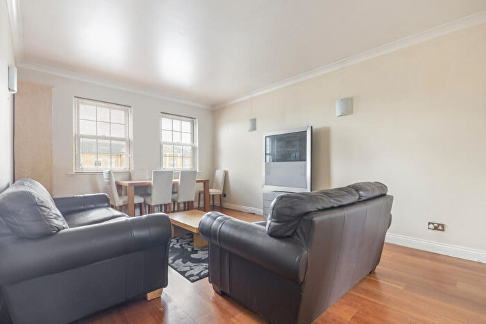 2 Bedroom Flat To Rent In Edward Square, Surrey Quays, SE16