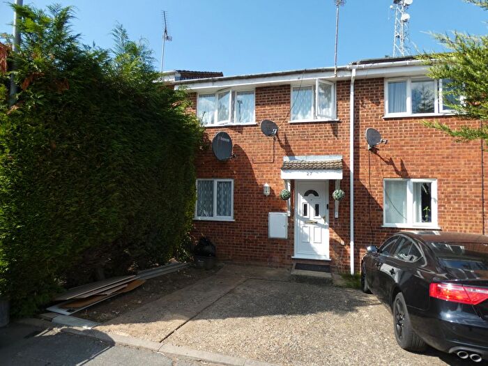 3 Bedroom Terraced House To Rent In Wolston Close, Luton, LU1