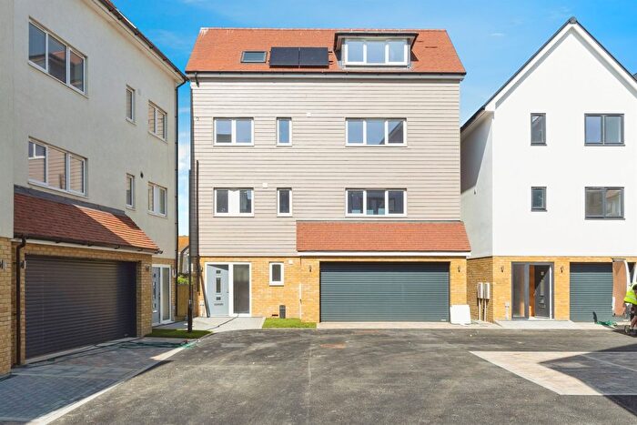 4 Bedroom Detached House For Sale In Ocean's Edge, St. Marys Bay, Romney Marsh, TN29