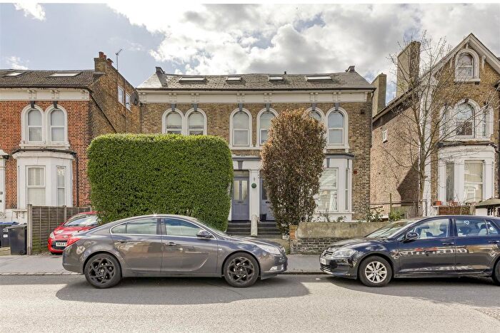 2 Bedroom Flat For Sale In Clifton Road, South Norwood, SE25