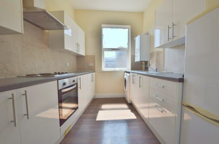 3 Bedroom Flat To Rent In Barking Road, Canning Town, E16