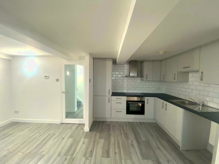 2 Bedroom Duplex To Rent In Whingate, Leeds, West Yorkshire, LS12