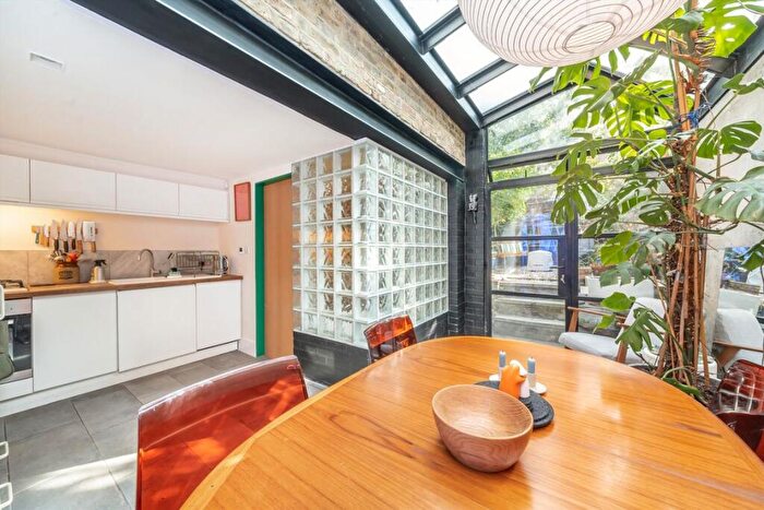 1 Bedroom Flat For Sale In Poole Road, Homerton, E9 - Photo 5