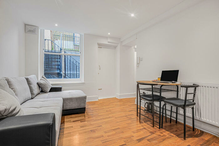 Flat To Rent In Yorkway, Camden, Islington, N7