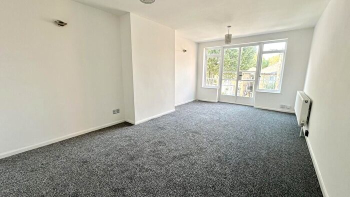 2 Bedroom Flat To Rent In Alexandra Court, Alexandra Road, Southend-on-Sea, SS1