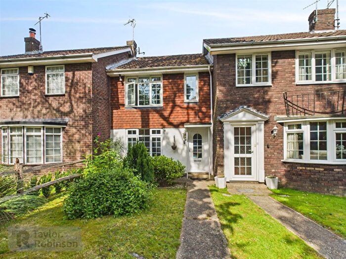 2 Bedroom Terraced House For Sale In Strathmore Road, Ifield, Crawley, RH11