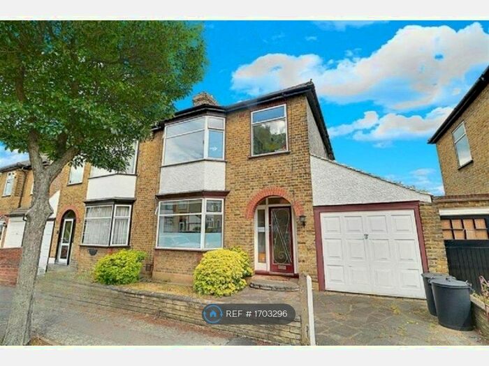3 Bedroom Semi-Detached House To Rent In Essex Road, London, E18
