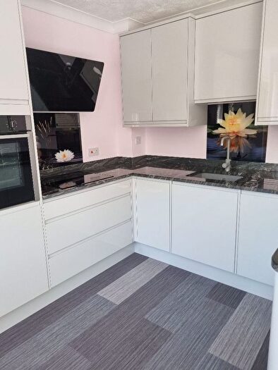 2 Bedroom Flat To Rent In Pegwell Road, Ramsgate, CT11