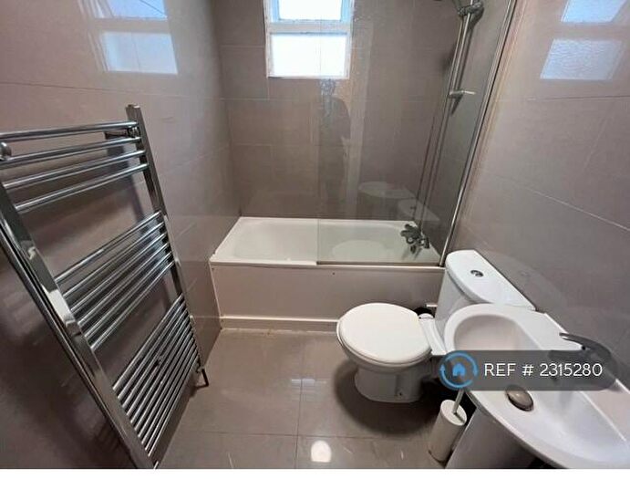 4 Bedroom Semi-Detached House To Rent In Vaughan Rd, Brixton, Camberwell, Denmark Hill, SE5