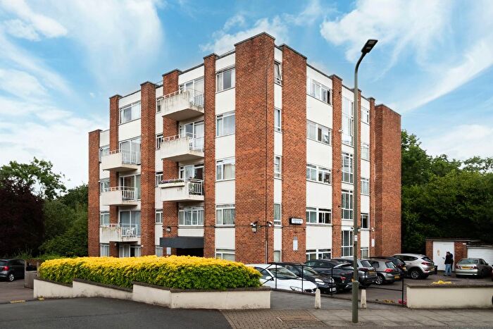 2 Bedroom Flat For Sale In Woodlands, London, Greater London, NW11
