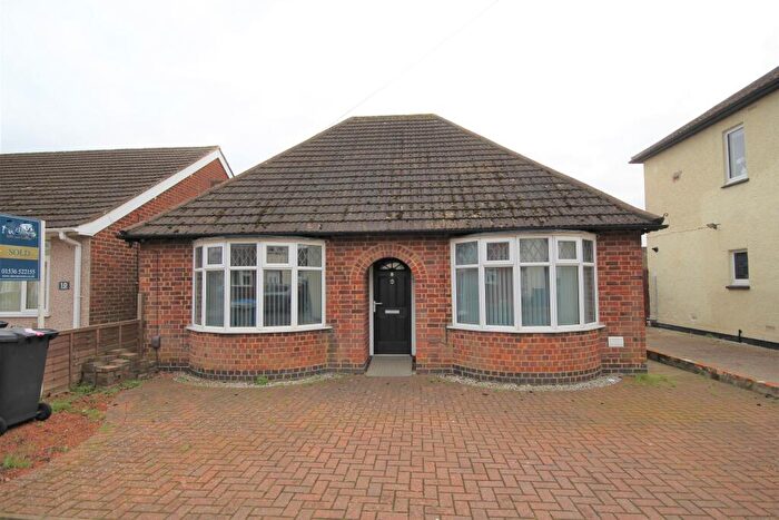 2 Bedroom Detached Bungalow To Rent In Kipling Road, Kettering, North Northamptonshire, NN16
