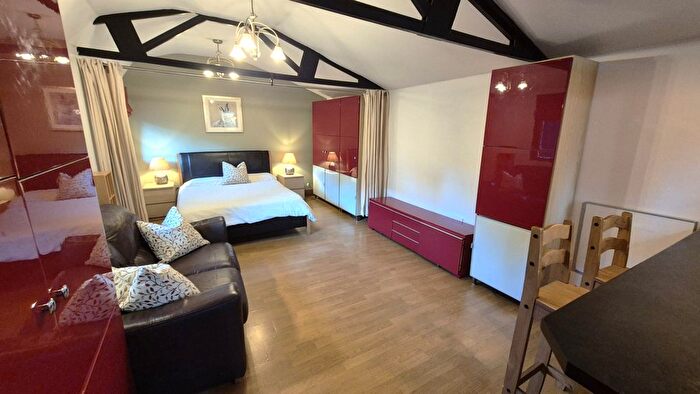 Detached House To Rent In Buck Lane, Kingsbury, NW9