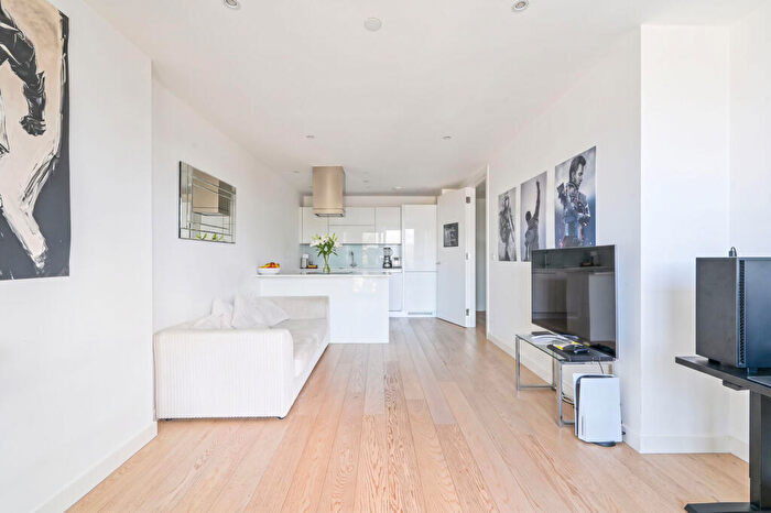 1 Bedroom Flat For Sale In Horizons Tower, Canary Wharf, London, E14