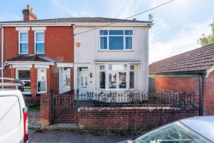 3 Bedroom Semi-detached House For Sale In Chamberlayne Road, Netley Abbey, SO31