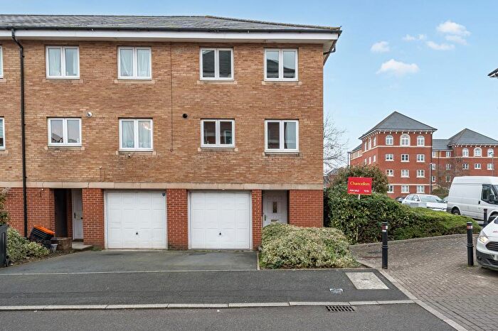 3 Bedroom End Of Terrace House For Sale In Saltash Road, Swindon, SN2