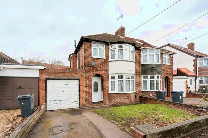 3 Bedroom Semi-Detached House To Rent In Heath Way, Birmingham, B34