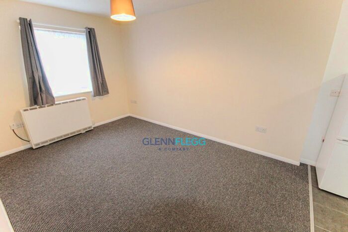 1 Bedroom Flat To Rent In Common Road, Langley, Slough SL3