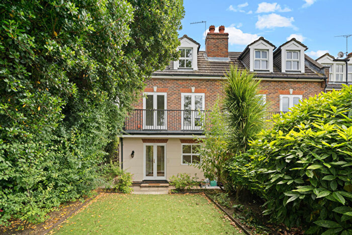 4 Bedroom Town House To Rent In Sandown Gate, Esher, KT10