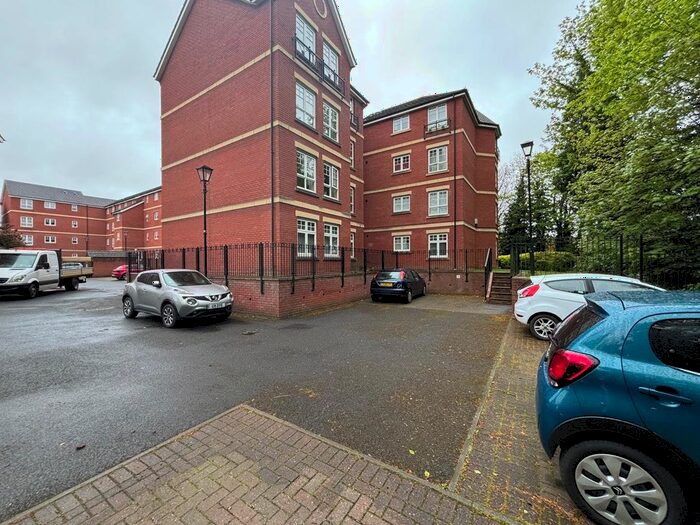 2 Bedroom Flat To Rent In St. Peters Close, Bromsgrove, B61