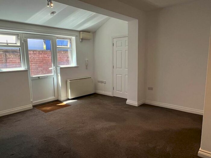 1 Bedroom Studio To Rent In Powderham Crescent, Exeter, EX4
