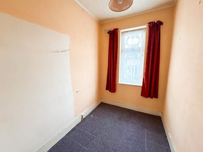 3 Bedroom Terraced House For Sale In Meadow Road, Gravesend, Kent, DA11