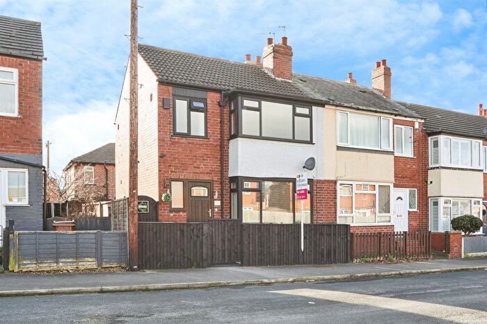 3 Bedroom End Terrace House For Sale In Ashby View, Leeds, LS13