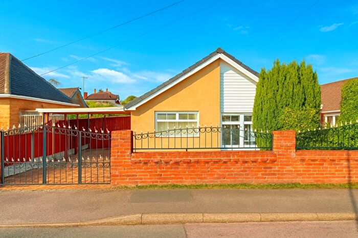 4 Bedroom Bungalow For Sale In Burnt Oaks Close, Mansfield Woodhouse, Mansfield, Nottinghamshire, NG19