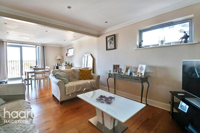 2 Bedroom Apartment For Sale In Orchard Close, Orchard Street, Maidstone, ME15