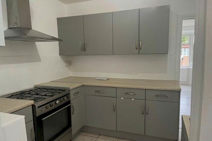 3 Bedroom Property To Rent In Lincoln Way, Enfield, EN1