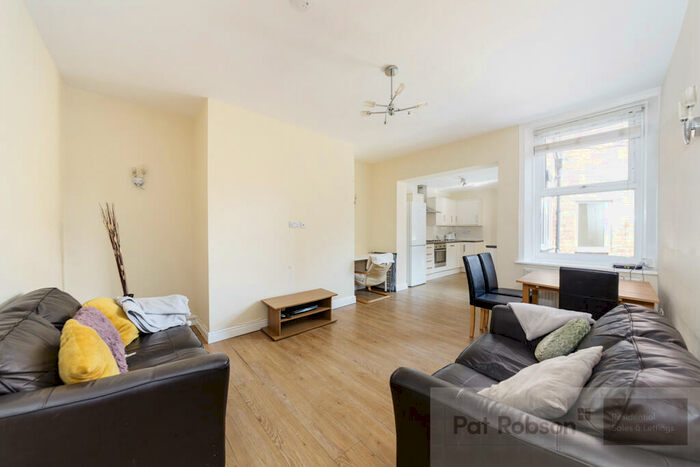 3 Bedroom Apartment To Rent In Myrtle Grove, Jesmond, Newcastle Upon Tyne, NE2