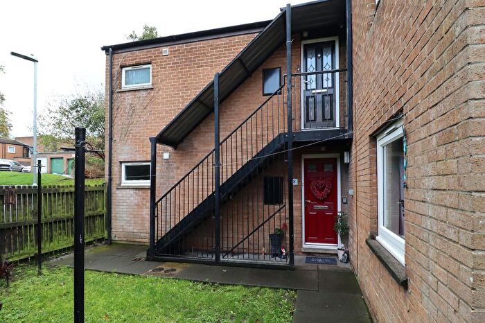 2 Bedroom Flat For Sale In Firthcliffe Road, Liversedge, WF15