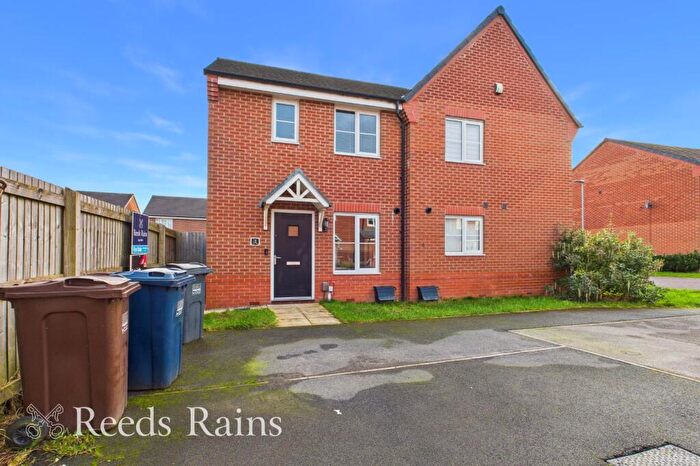 3 Bedroom Semi-Detached House For Sale In Llama Close, Leyland, Lancashire, PR25