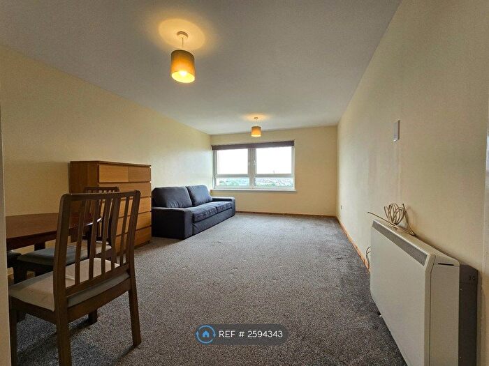 2 Bedroom Flat To Rent In Dobbies Loan Place, Glasgow, G4