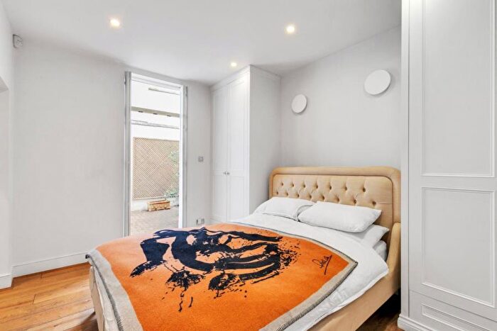 2 Bedroom Apartment To Rent In Camden Road, Camden, NW1